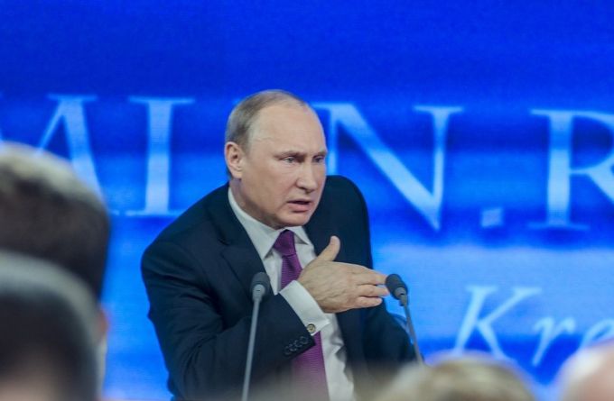 Путин подписал закон «против ФБК*» в день рождения Навального