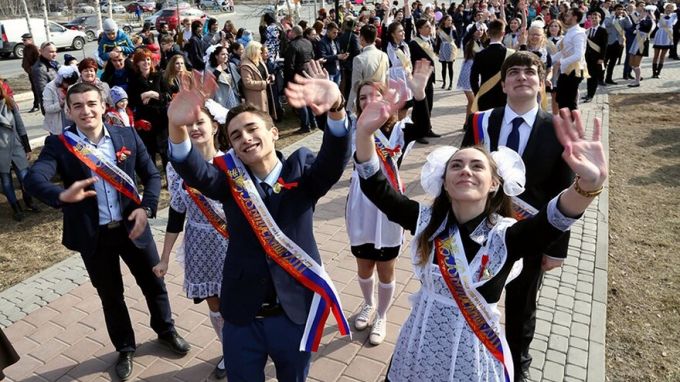 Как на Ямале пройдут «Последние звонки» и какие сюрпризы подготовили для выпускников