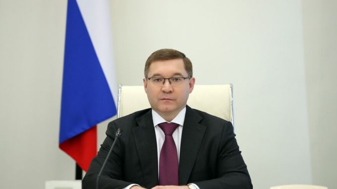 Владимир Якушев поздравил жителей Уральского федерального округа с Днём весны и труда