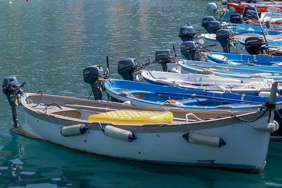Житель Уренгоя прокатился с ветерком на угнанной лодке