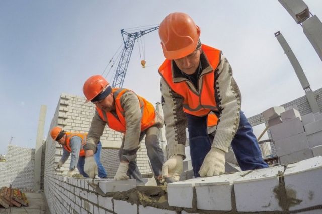 На Ямале прораб обманул на семьсот тысяч рублей свою бригаду строителей