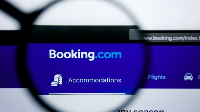 Сервис Booking.com перестал работать в России