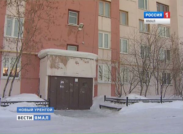 В Новом Уренгое юная девушка бросила новорожденного в подъезде дома