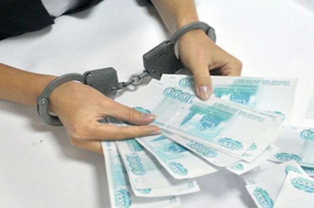 В Новом Уренгое главбух присвоила сто тысяч рублей